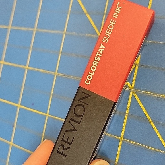 Revlon ColorStay Suede Ink Lipstick - Bold Red First Class 2.55g New Sealed Tube - Picture 4 of 4